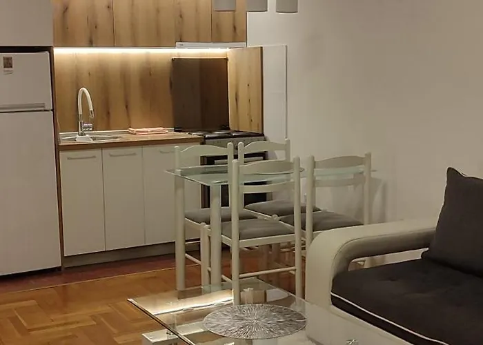 Rajka Lux * بودغوريتْسا